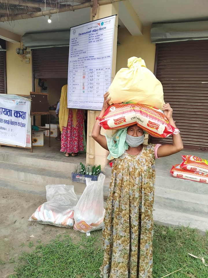 टीकापुर र भजनीका ५५ परिवारलाई राहात वितरण