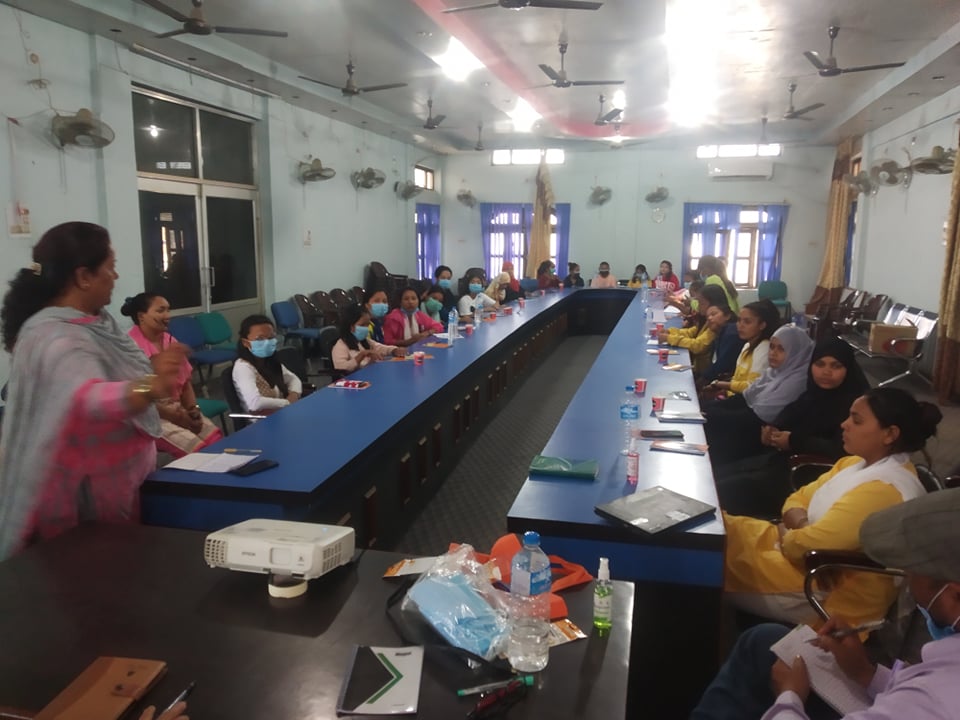 उप–मेयरसँग किशोरीहरुको संवाद