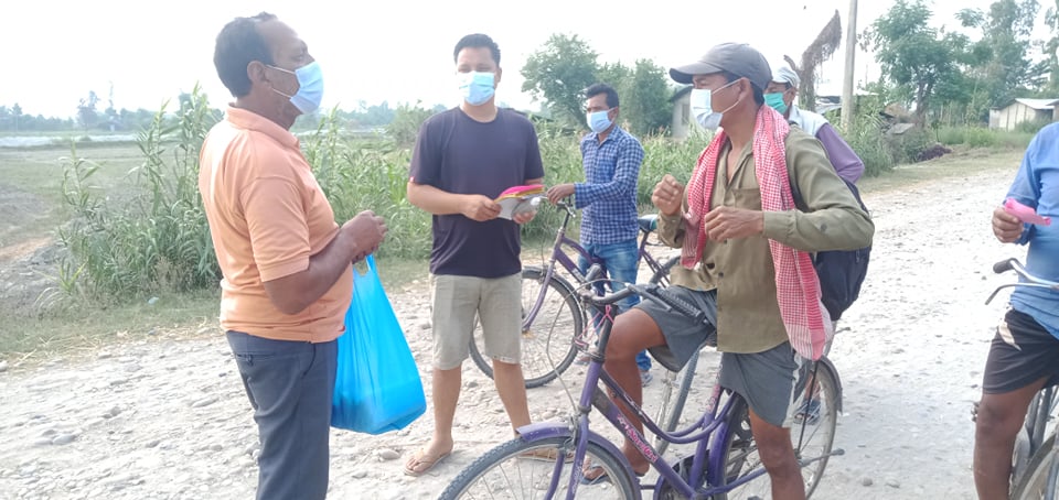 केसीद्वारा जन्मदिनमा २ हजार मास्क वितरण