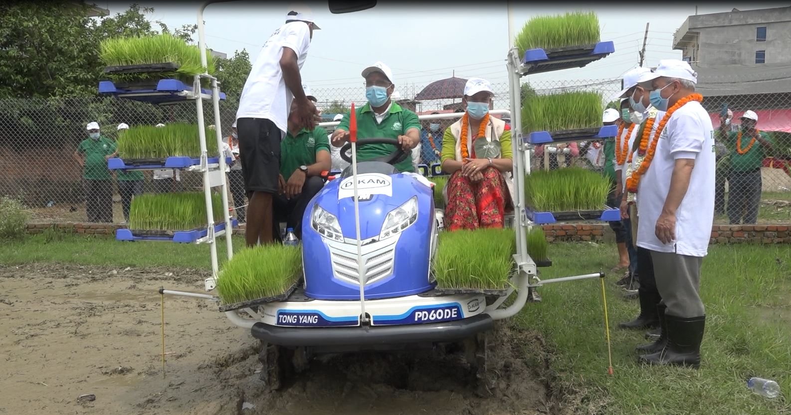 बाँकेमा लुम्बिनी प्रदेश स्तरीय १८औं राष्ट्रिय धान दिवस मनाइयो (फोटो फिचरसहित)