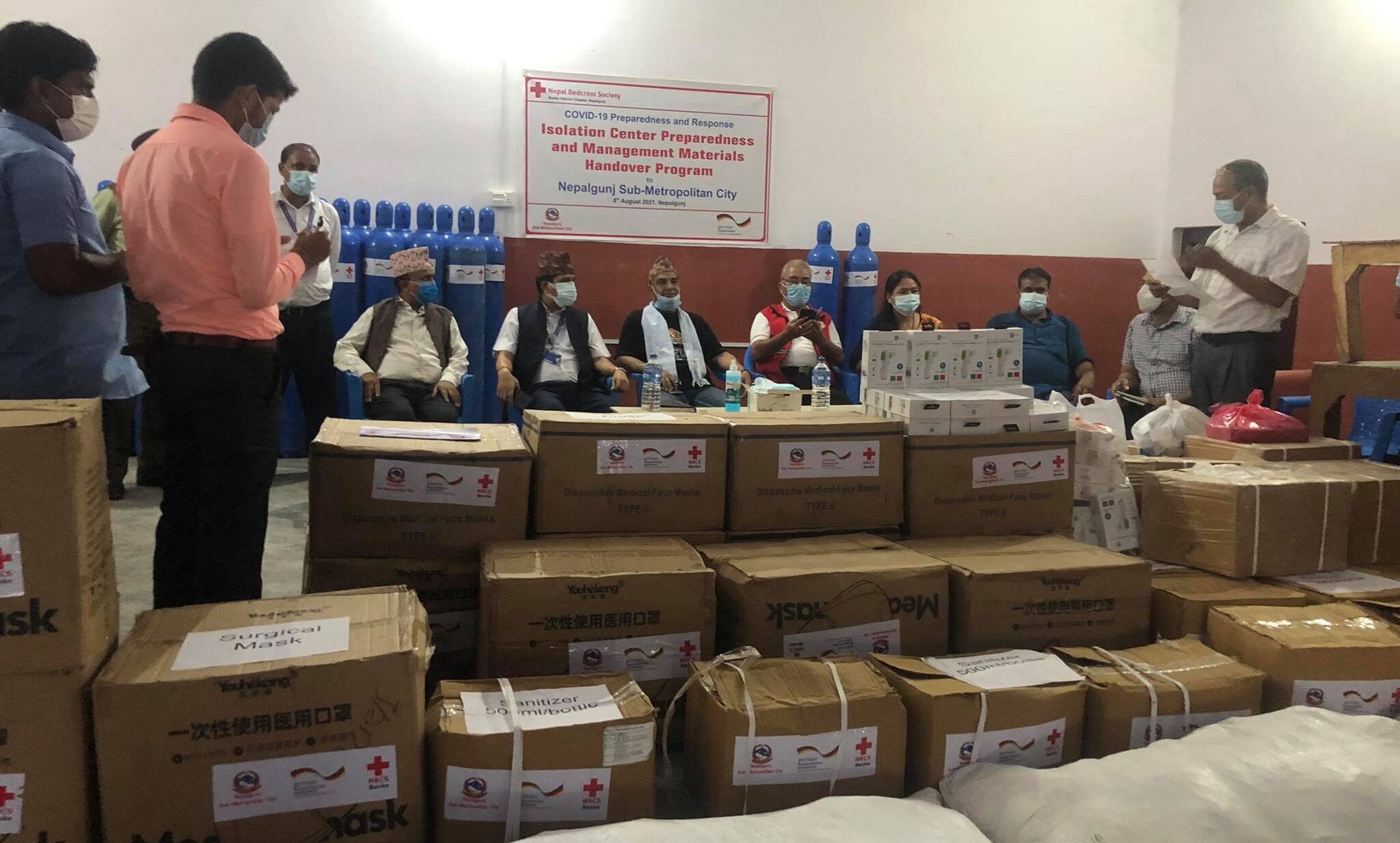 कोरोनाको तेस्रो लहरको पूर्वतयारी गर्न रेडक्रसद्वारा नेपालगन्जलाई ४६ लाखको सामाग्री हस्तान्तरण