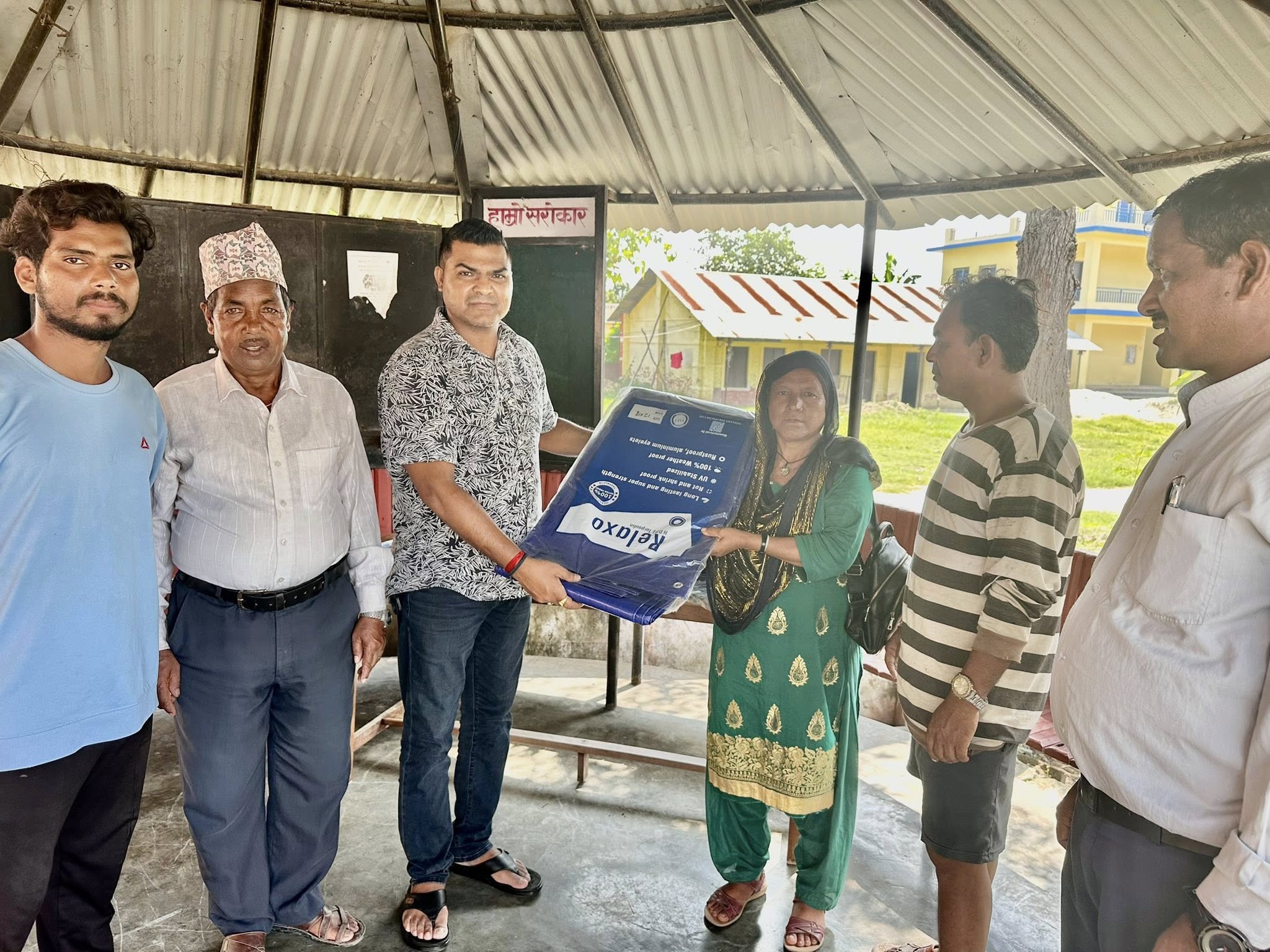 नेपालगन्ज-१८ द्वारा हावाहुरी पीडितलाई सहयोग