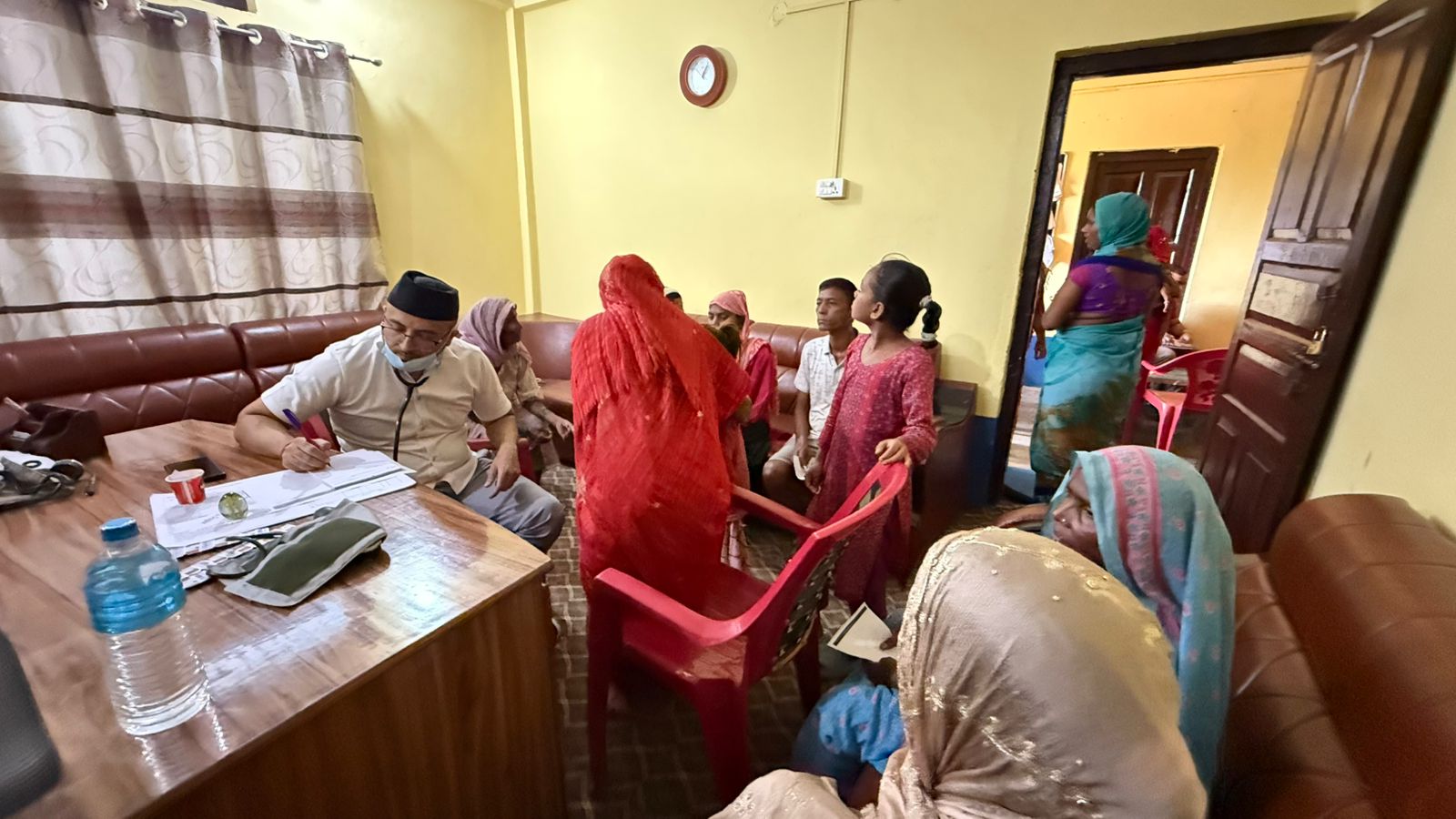 गोपाल-नीना फाउण्डेशनद्वारा डुडुवाका ४५० जनाको निःशुल्क उपचार