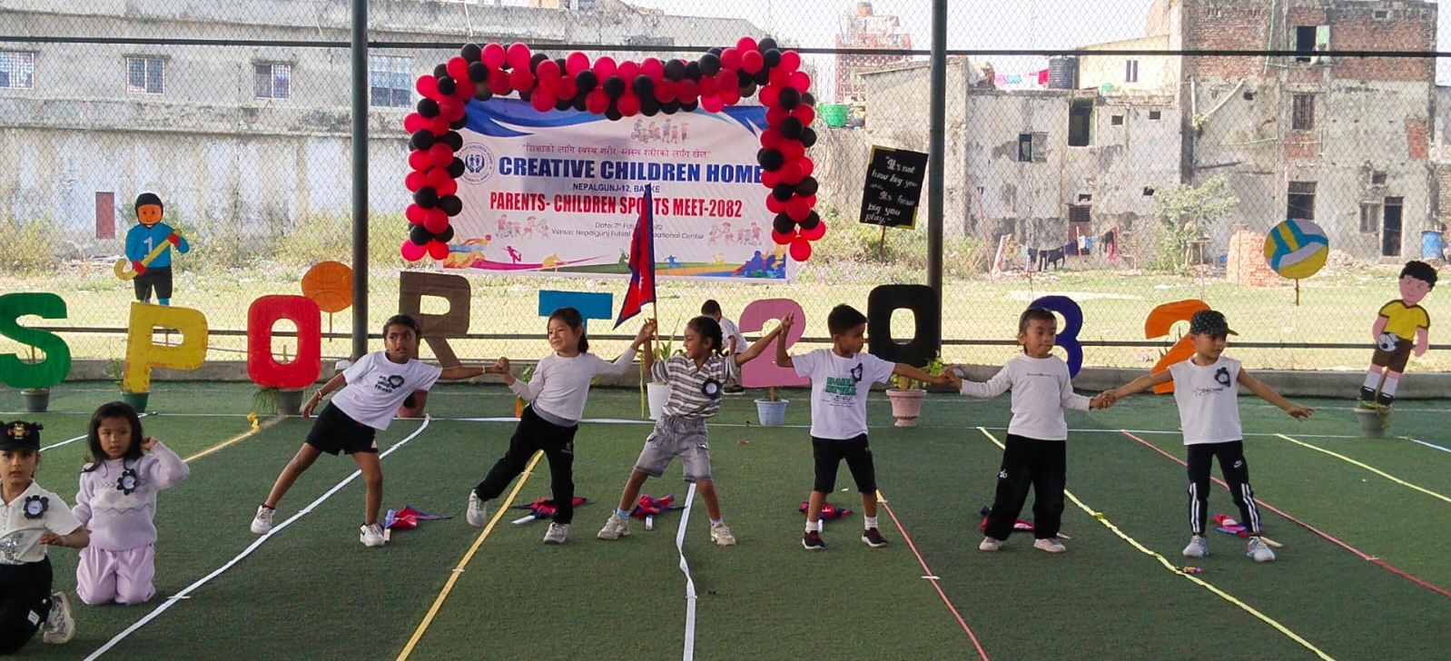 मन्टेश्वरीका अभिभावक र बालबालिकाबीच रोचक खेल !