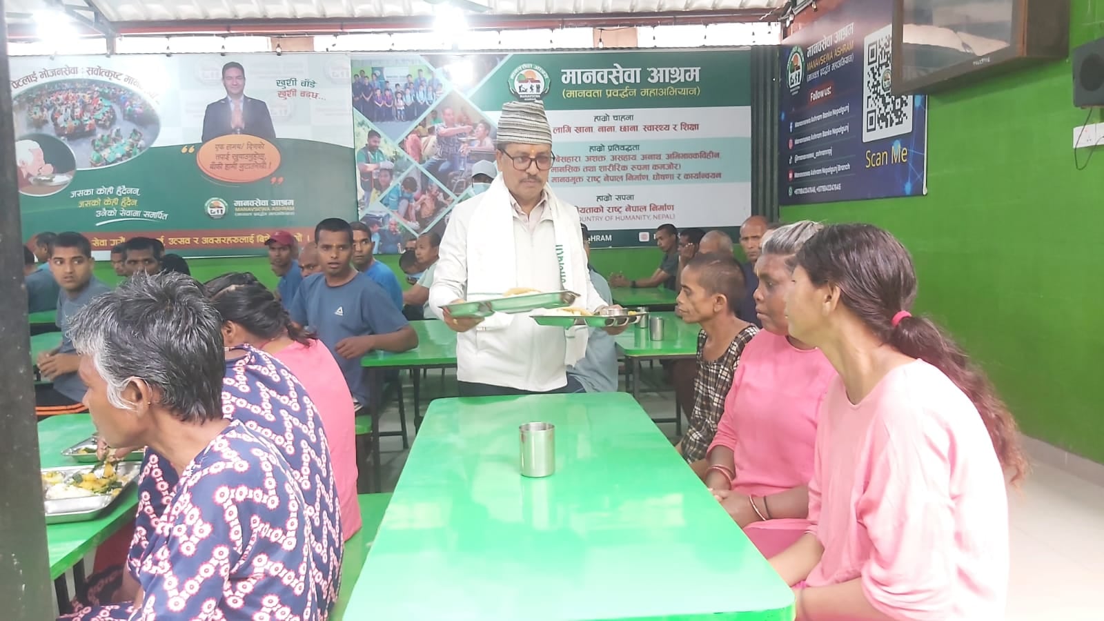 स्थापना दिवसमा होटल पौवाले खुवायो मानव सेवा आश्रयमा खाना