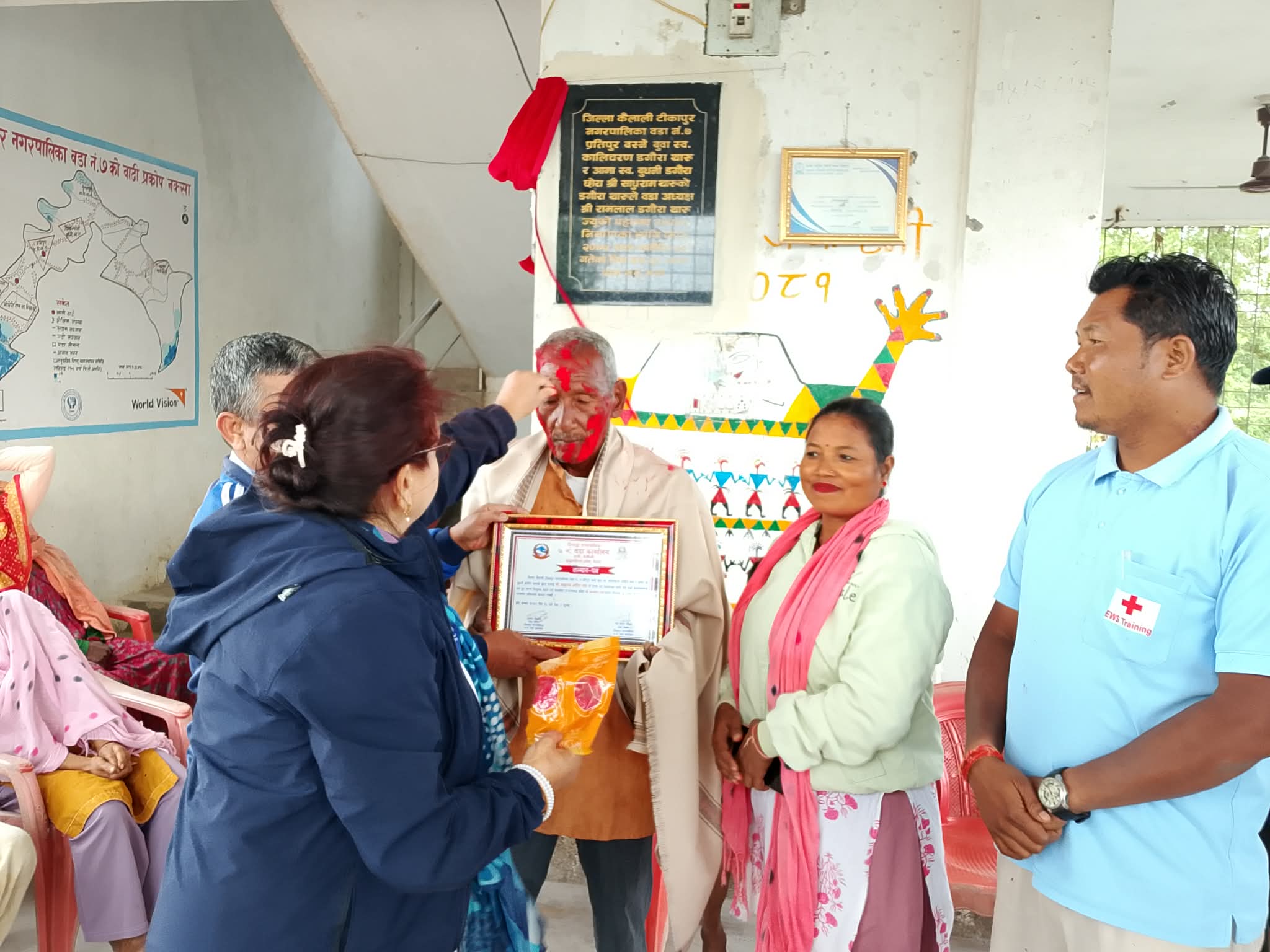 टीकापुरमा सुरक्षित भवनका ३ जना जग्गादातालाई सम्मान